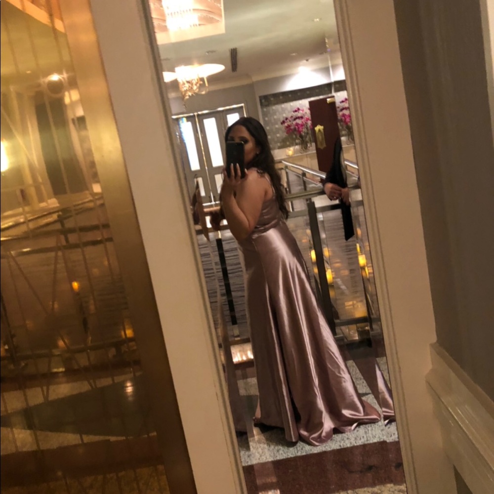 SOLD!!!!!!!!!!!PROM Dress!!! Satin pink dress perfect for prom!!!!!!💗💗💗